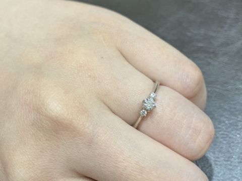 【TRECENTI(トレセンテ)の口コミ】 デザイン：サイドメレという、中央のダイヤモンドの両脇に小さいダイヤモ…