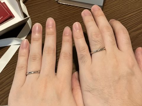 【TRECENTI(トレセンテ)の口コミ】 ストレートかつ女性側の指輪に1石かつ男性側の指輪にも何らかのデザインが…