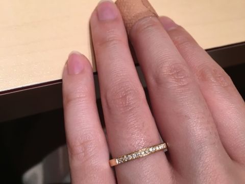 【アイプリモ(I-PRIMO)の口コミ】 エタニティタイプの指輪を探していて、いくつか見せてもらいました。
同じ…