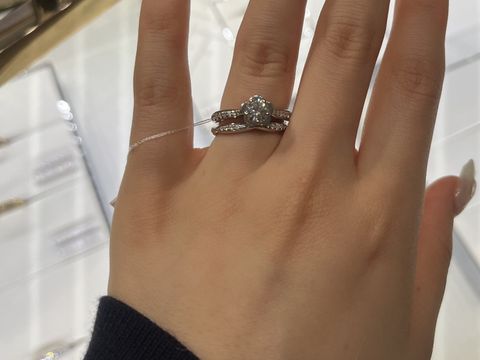 【シャネル(CHANEL)の口コミ】 とにかくデザインがかわいいです。結婚指輪と重ね付けしてもかなりかわい…