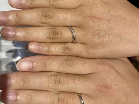 【銀座ダイヤモンドシライシの口コミ】 お互いウェーブデザインで探しており、こちらの指輪がしっくり来たので決…