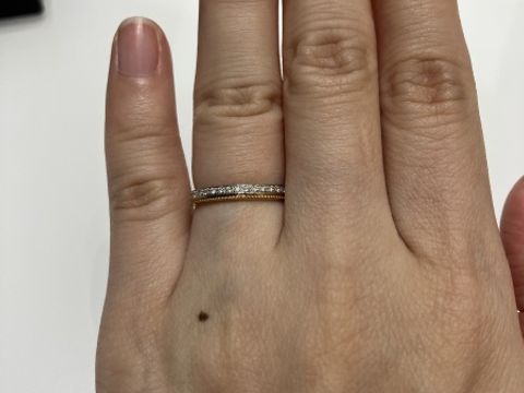 【4℃ BRIDAL(ヨンドシーブライダル)の口コミ】 店員さんが私に似合うと思うと選んでくれた指輪で、一目惚れでした。
フル…