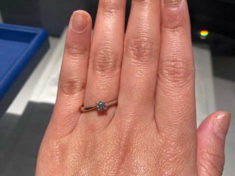 【銀座ダイヤモンドシライシの口コミ】 シンプルで飽きがこないデザイン、着用したときに自分の手にしっくりくる…