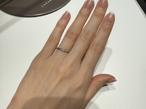 【ラザール ダイヤモンド(LAZARE DIAMOND)の口コミ】 ウェーブの形だと指かきが深く斜めになるのが気になりましたが、このゆる…