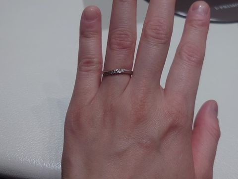 【アイプリモ(I-PRIMO)の口コミ】 メレダイヤが付いている指輪を探しており、担当してくださった店員さんに…