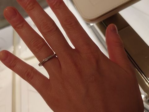 【カルティエ(Cartier)の口コミ】 メレダイヤが敷き詰められたハーフエタニティまたはフルエタニティを探し…