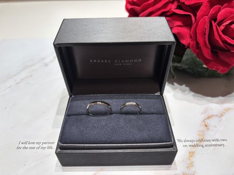 【ラザール ダイヤモンド(LAZARE DIAMOND)の口コミ】 名前の通りダイヤが3方面についているので、どこからみてもキラキラと輝き…