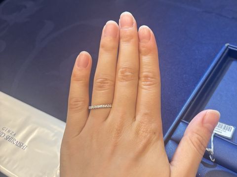 【銀座ダイヤモンドシライシの口コミ】 結婚指輪を探していたところ、エタニティーリングに惹かれて実物をみてこ…