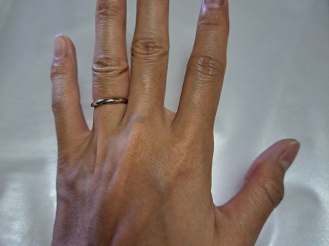 【銀座ダイヤモンドシライシの口コミ】 つけ心地がよく、シンプルでとても気に入ってます！あまり太めの指輪は個…