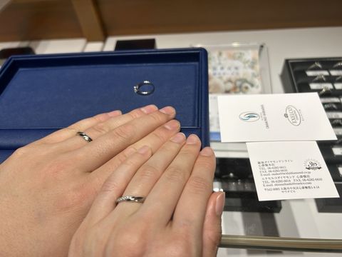 【銀座ダイヤモンドシライシの口コミ】 少し特徴的なデザインで、だけどシンプルに見えるところが、キラキラした…