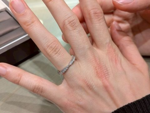 【アイプリモ(I-PRIMO)の口コミ】 ずっとリボンシェイプの指輪に憧れがありました。
他の店舗でも取り扱いが…