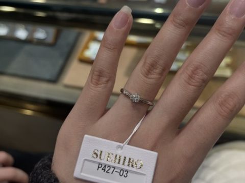 【SUEHIRO(スエヒロ)の口コミ】 他の人とかぶらないデザインを探していたため、個性的でおしゃれなアシン…