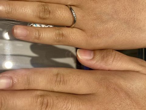 【銀座ダイヤモンドシライシの口コミ】 ウェーブデザインの、女性ものはダイヤが入っている指輪を探していました…