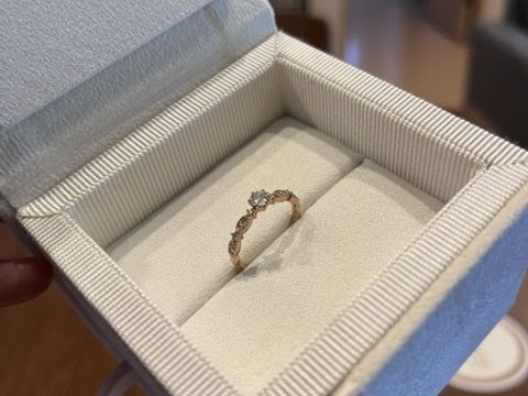 【AMOUR AMULET(アムール・アミュレット)の口コミ】 アンティークなデザイン。細めなこと。元々店舗のサイトに出ていた商品例…