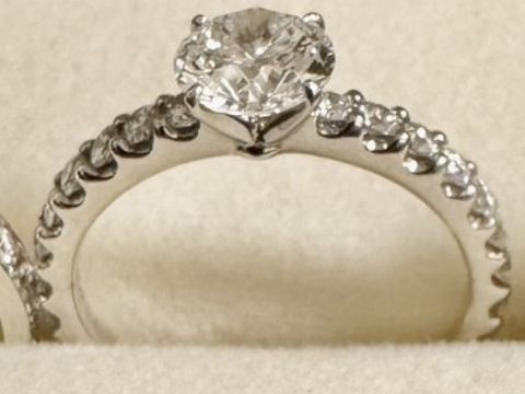 【GALA JEWELRY(ガラジュエリー)の口コミ】 ハーフエタニティの婚約指輪を探していて、いくつかのお店を見て回る中で…