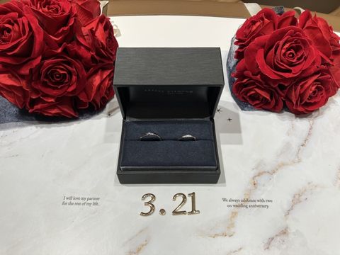 【ラザール ダイヤモンド(LAZARE DIAMOND)の口コミ】 指が綺麗に見えるウェーブの指輪で探しました。メレダイヤが5個付いている…