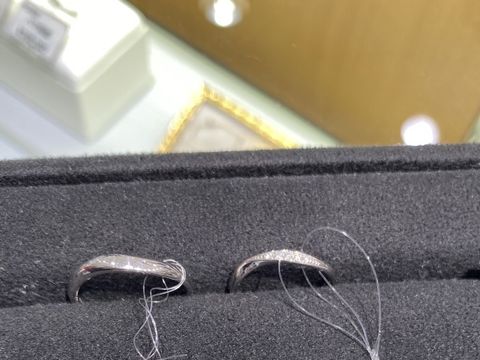 【GALA JEWELRY(ガラジュエリー)の口コミ】 他店舗でも取り扱いの少ないS字型に一目惚れしました。その中でも、流れ星…