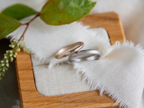 【Cayof(カヨフ)の口コミ】 シンプルで、だけどこだわった素材とカラーの結婚指輪にしたかったのです…