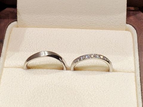 【TANZO.(鍛造指輪)の口コミ】 日付と共に、お互いの誕生石をトレードして、指輪の裏に入れています。そ…