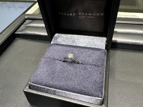 【ラザール ダイヤモンド(LAZARE DIAMOND)の口コミ】 メレダイヤなし、プラチナ、ストレート、センターダイヤモンドひとつの王…