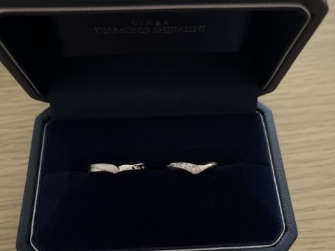 【銀座ダイヤモンドシライシの口コミ】 スタイリッシュなデザインのものを選び人と被らなさそうなものを選びまし…