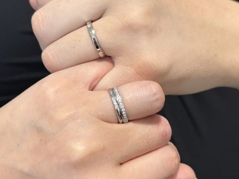 【ラザール ダイヤモンド(LAZARE DIAMOND)の口コミ】 指輪自体がダイヤの層とプラチナの層と二層になっていて重ね付けしたよう…