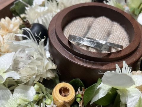 【鎌倉彫金工房の口コミ】 プラチナ素材に施されたつちめ加工とヘアライン加工が、本当に素敵です。…