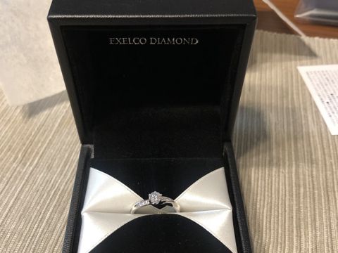 【エクセルコダイヤモンド(EXELCO DIAMOND)の口コミ】 ダイヤモンドの輝きが本当にキラキラしていて綺麗です。
ウェーブにダイヤ…