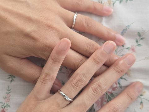 【アイプリモ(I-PRIMO)の口コミ】 【デザインについて】
シンプルで合わせやすいので、婚約指輪を重ねてつけ…