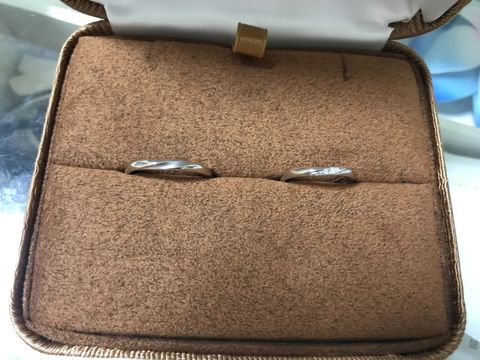 【COEUR D'OR(クゥドール)の口コミ】 結婚指輪なのでシンプルなものが良いが、シンプルすぎるのも…と思…