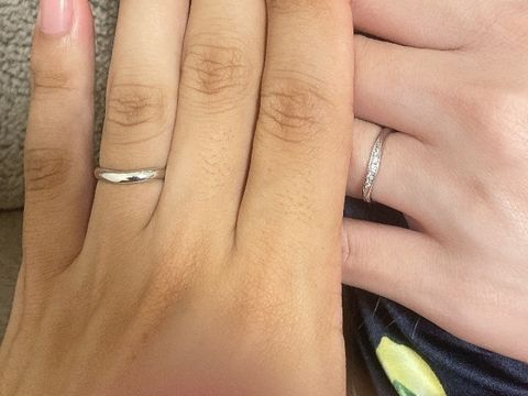 【宝寿堂(ほうじゅどう)の口コミ】 女性側の指輪はダイヤの数は程々、だけどしっかりと存在感を出していて指…