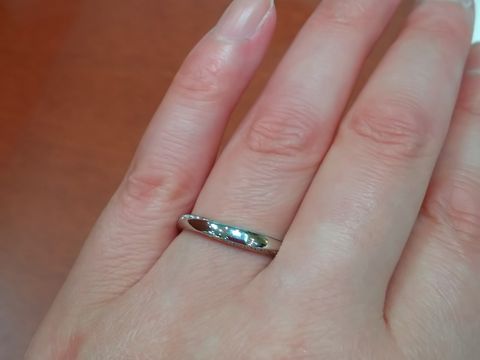 【俄(にわか)の口コミ】 婚約指輪を買うか悩んでいた時期でしたので、婚約指輪兼結婚指輪になるよ…