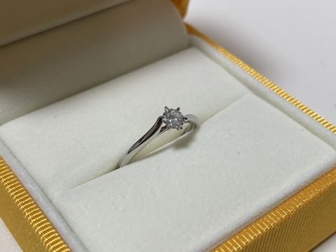 【ケイウノ ブライダル(K.UNO BRIDAL)の口コミ】 シンプルかつ重ね付けをしやすいデザインです。お手頃な価格なのにしっか…