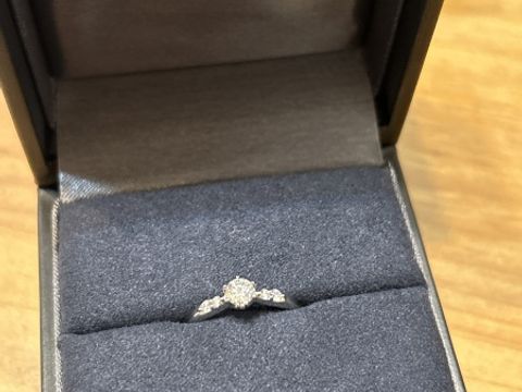 【ラザール ダイヤモンド(LAZARE DIAMOND)の口コミ】 とにかくダイヤの輝きが素晴らしいです。何店舗かブランドを回りましたが…