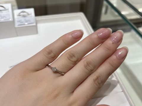 【festaria bijou SOPHIA(フェスタリア ビジュソフィア)の口コミ】 シンプルだけどダイヤモンドの輝きがあるもので探していました。フレーム…