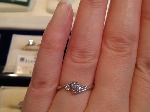 【ブルーリバー(BLUERIVER)の口コミ】 婚約指輪にあまり高い費用をかけられないため、石の大きさにはこだわらず…