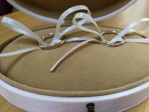 【AbHeri(アベリ)の口コミ】 女性用のリングには細かいデザインでダイヤが散りばめられており、さらに…