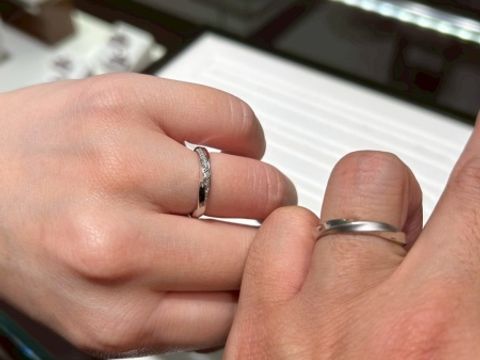 【ROCCA(ロッカ)の口コミ】 ゆるめのウェーブなので、指がスッキリ長く見えます。
また、すべて職人さ…