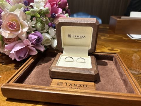 【TANZO.(鍛造指輪)の口コミ】 多数あるデザインの中から自分が気にいるデザインを見つけていきました。…