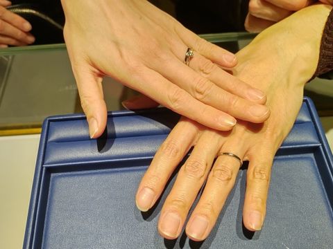 【銀座ダイヤモンドシライシの口コミ】 デザインがシンプルで洗練されており飽きがこないものを選びました。毎日…