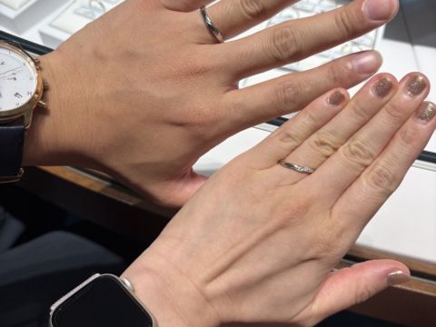 【銀座ダイヤモンドシライシの口コミ】 女性物は細身で一粒ダイヤのもの、男性物はシンプルで3mm以下の細身のもの…