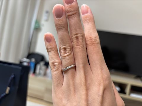 【銀座ダイヤモンドシライシの口コミ】 長く細めの指のため、海外ブランドのようなしっかりしたものでなく日本人…
