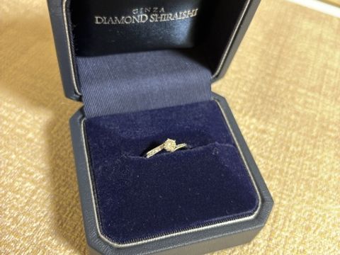 【銀座ダイヤモンドシライシの口コミ】 リングが細めでねじれがあるため、細めで指の長い女性におすすめ。実際に…