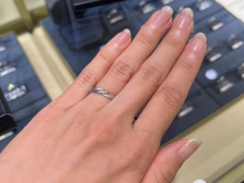 【ROYAL ASSCHER(ロイヤル・アッシャー)の口コミ】 デザインの種類が豊富です。またゴールドもあるので、色の選択の幅も広が…