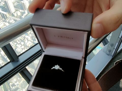 【アイプリモ(I-PRIMO)の口コミ】 実際のダイヤモンドをケースから出してもらって輝きや大きさを比べたり、…