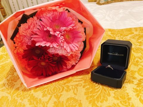 【銀座ダイヤモンドシライシの口コミ】 シンプルで結婚指輪にオリジナリティを出しても大丈夫そうな婚約指輪が欲…