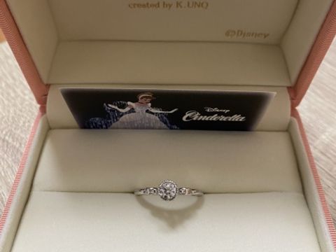 【ケイウノ ブライダル(K.UNO BRIDAL)の口コミ】 ストレートタイプなので重ね付けしやすいです。周りに1周枠があるので、ダ…