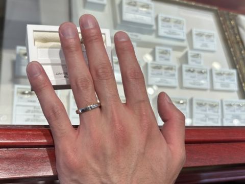 【ケイウノ ブライダル(K.UNO BRIDAL)の口コミ】 シンプルでありつつも人とあまり被らないエッジの効いたデザインであるこ…