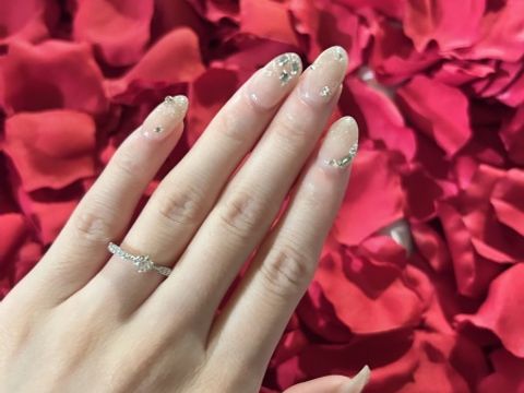 【ラザール ダイヤモンド(LAZARE DIAMOND)の口コミ】 キュッとなってるタイプが良く、こちらにしました♡将来もつけたいため、デ…