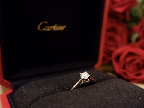 【カルティエ(Cartier)の口コミ】 シンプルなリングにワンポイントのダイヤが素敵なデザインになっており、…